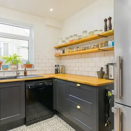 Bright, Stylish Townhouse
