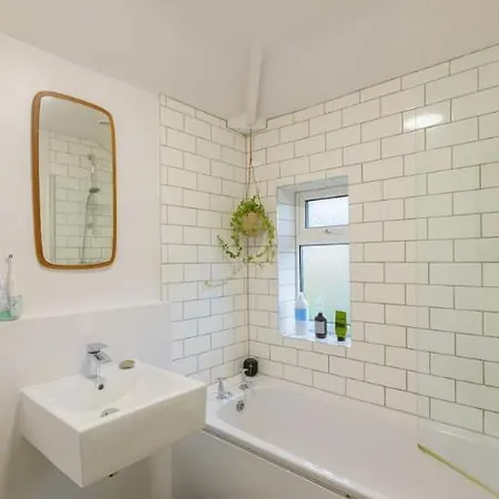 Σπίτι διακοπών Bright, Stylish Townhouse Μπρίστολ